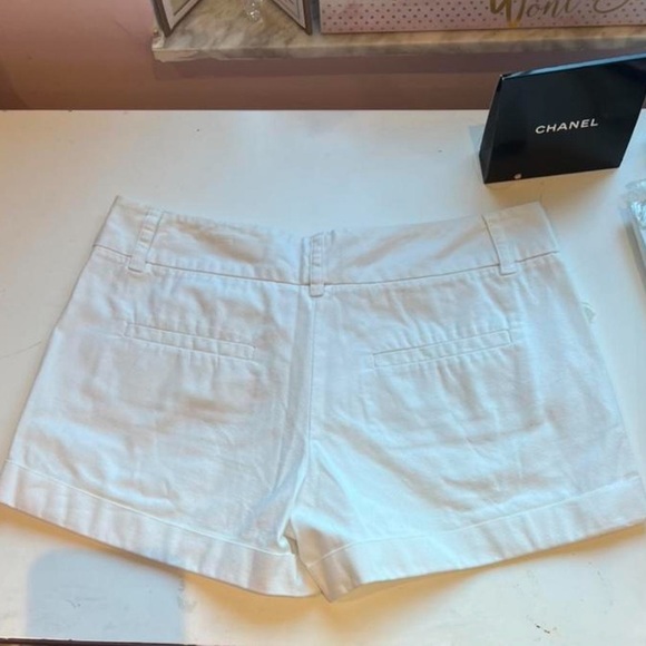 French Connection White Linen Low Waisted Shorts sz 4 - Picture 2 of 4